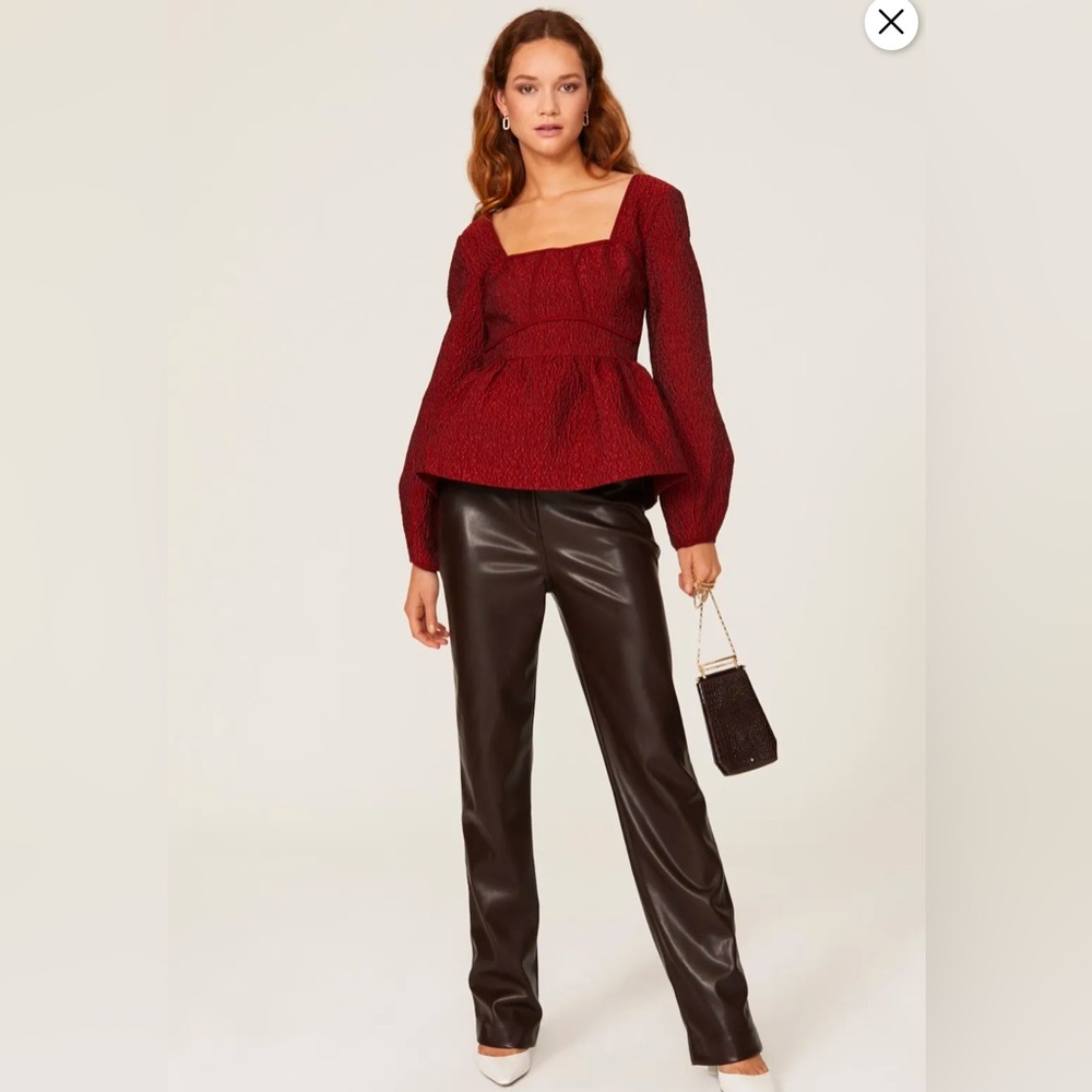 Beautiful red holiday top, puff sleeves